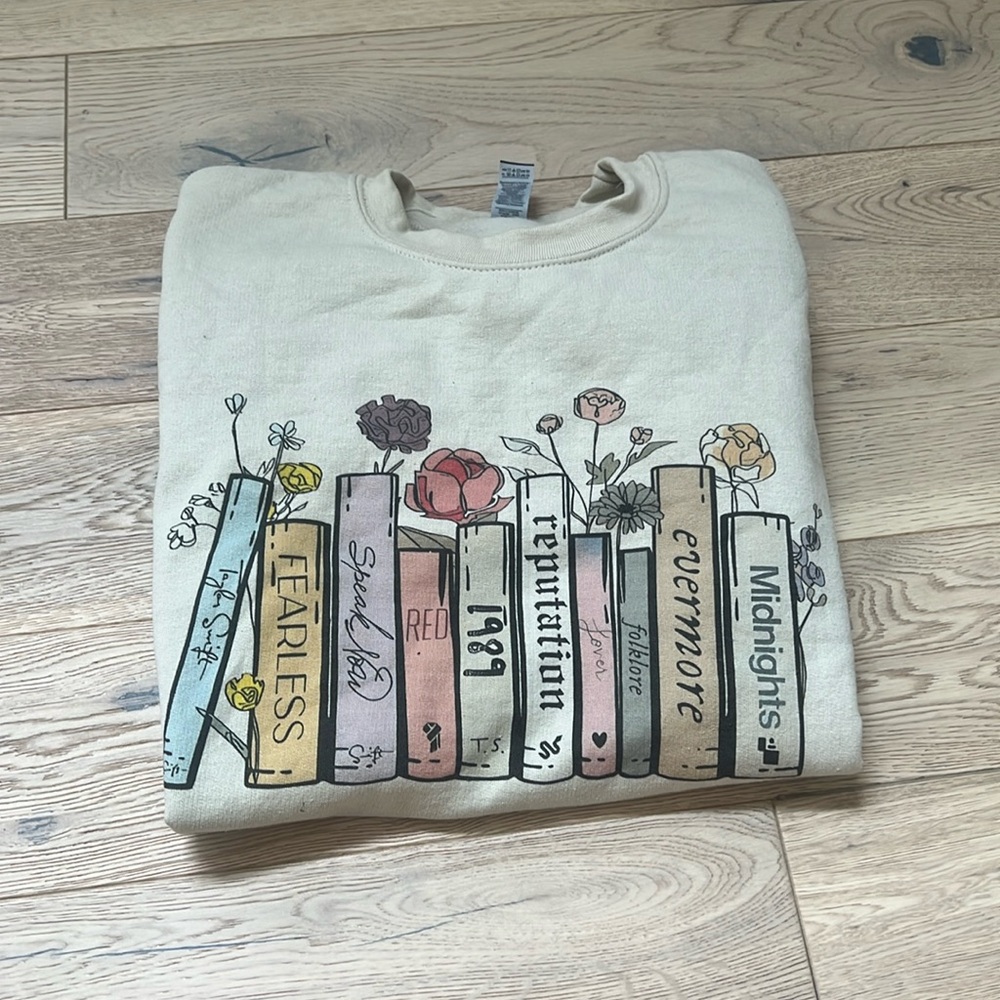Taylor Swift eras book crew neck size medium
